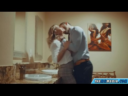 ❤️ ໃນເວລາທີ່ຜິວເນື້ອສີຂາວ busty seduces ທ່ານຢູ່ໃນຫ້ອງນ້ໍາສາທາລະນະ ໜັງໂປ້ສຸດໆ ທີ່ lo.high-pass.ru ❌️❤